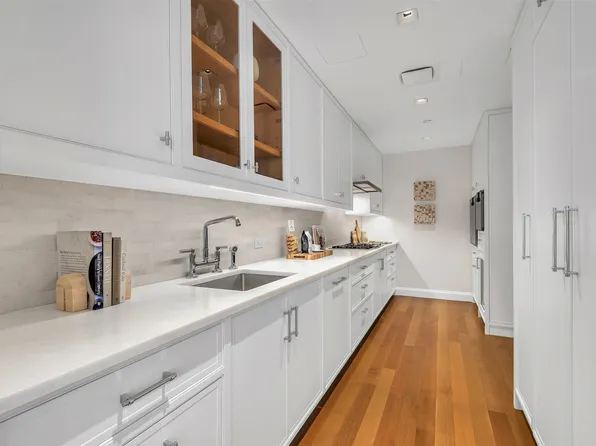 250 West 81st Street image 2 of 10