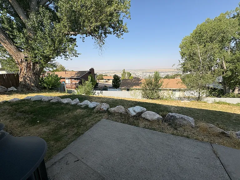 82 Angela Way #B — Photo 8