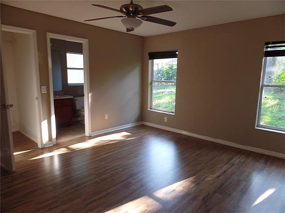 3rd image of 702 Crestview Cir E