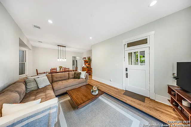 509 W Mistletoe Ave — Photo 5