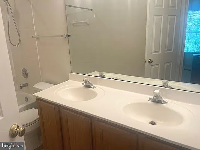 2028 Madrillon Springs Ct — Photo 21