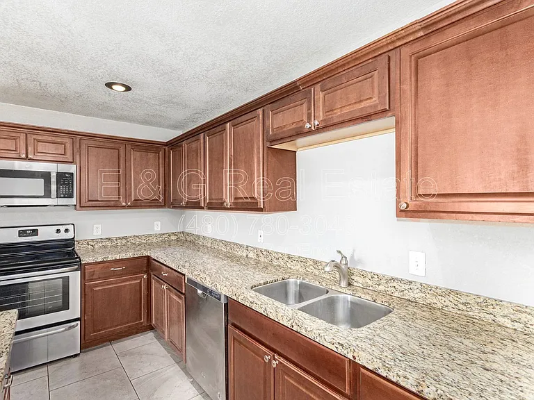 1708 N Daffodil St — Photo 14