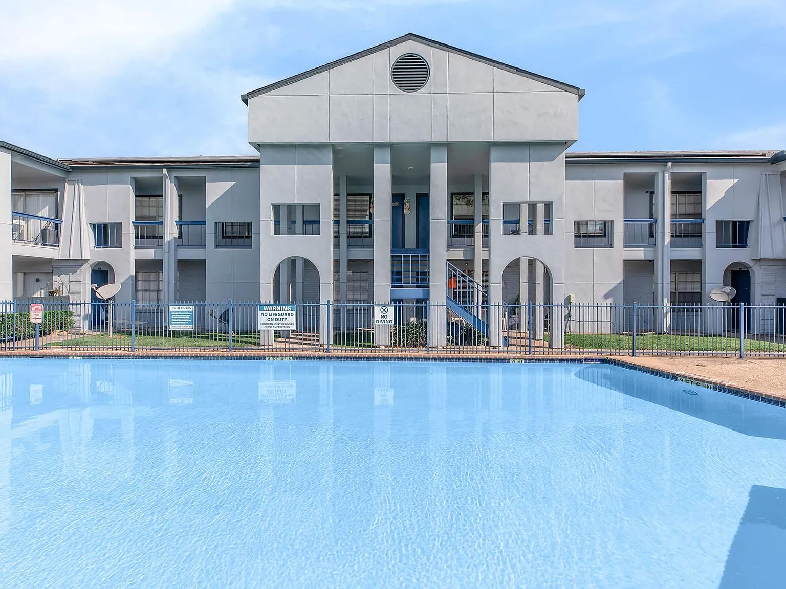 Pelican Reef Apartments — Photo 3