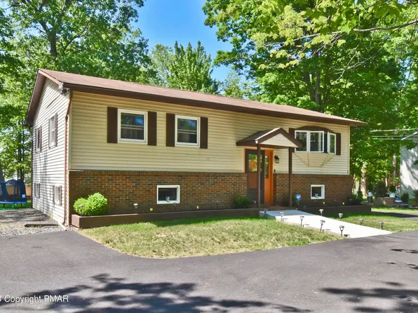2342 White Oak Dr W, East Stroudsburg, PA 18301