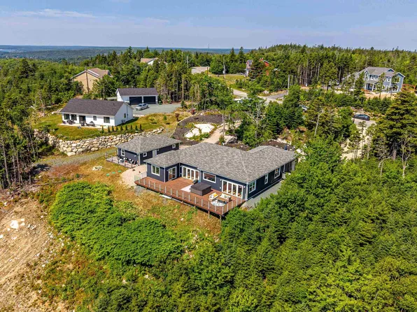 107 Amelinda Cres, Halifax, NS B3Z 1X5