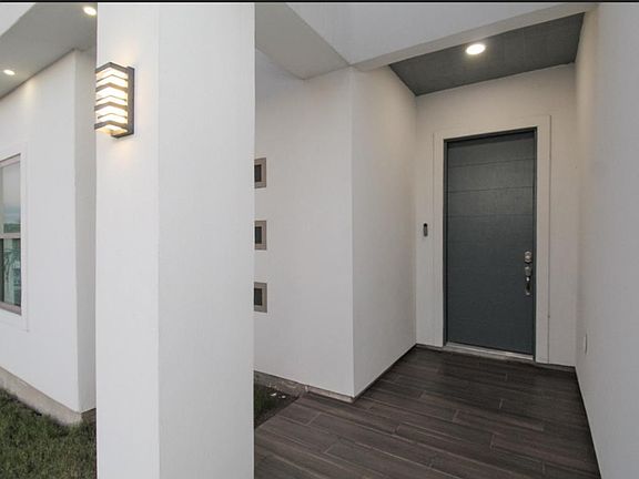 3rd image of 1647 Bilbao Dr