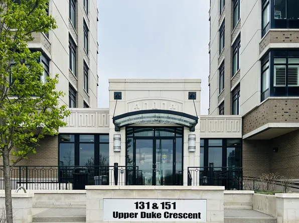 131 Upper Duke Cres #104, Markham, ON L6G 0C9