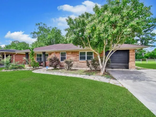 10406 Woodwind Dr, Houston, TX 77025
