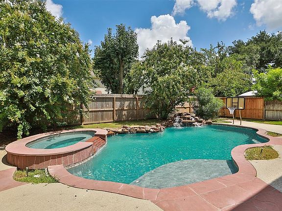 Very rare to find a home with a wonderful private pool in this market. Large backyard with plenty of decking and still room for gardening, pets and kids to play.