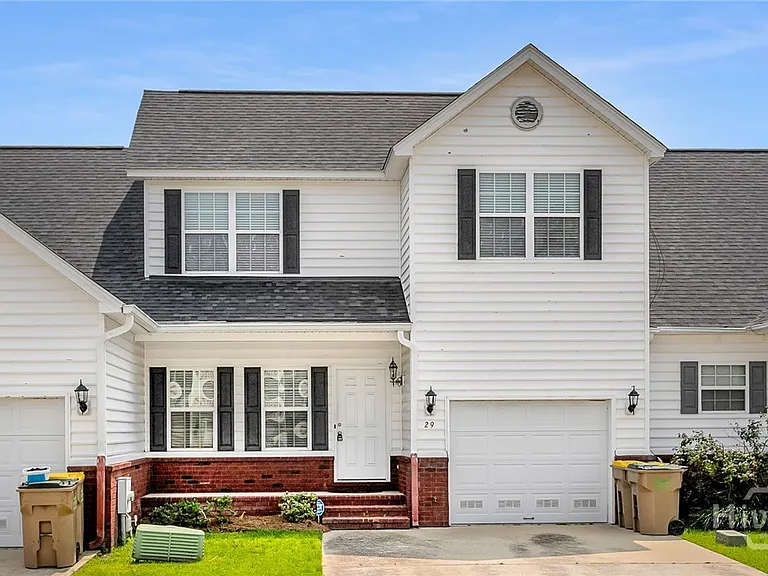29 Cypress Ln — Photo 1