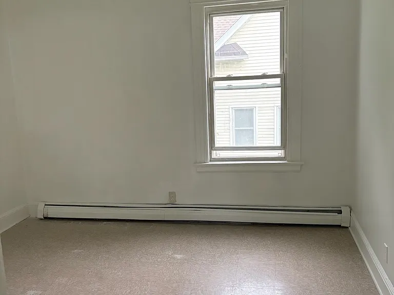 121-123 Wolcott St — Photo 7