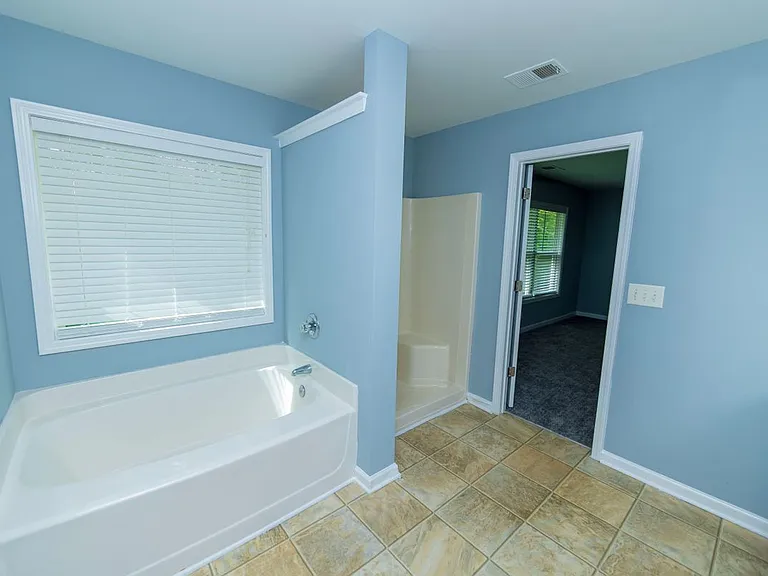 5815 Weddington Dr — Photo 4