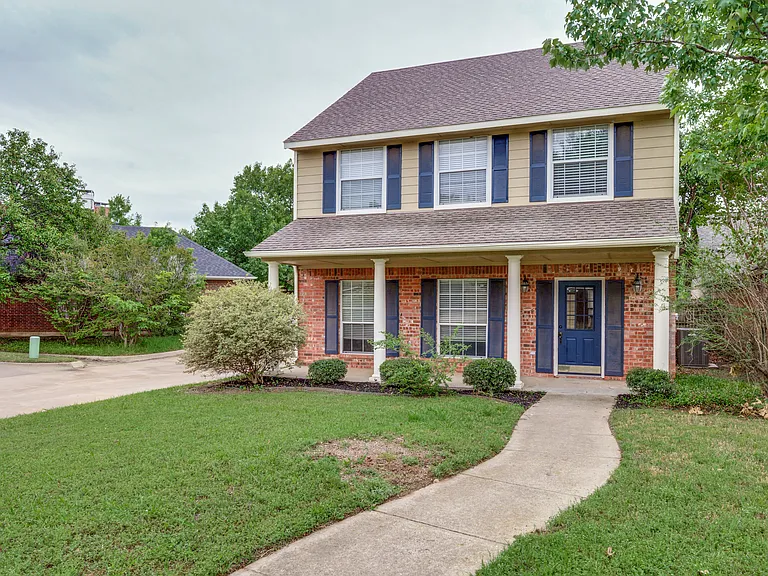 1156 Bent Oaks Dr — Photo 3