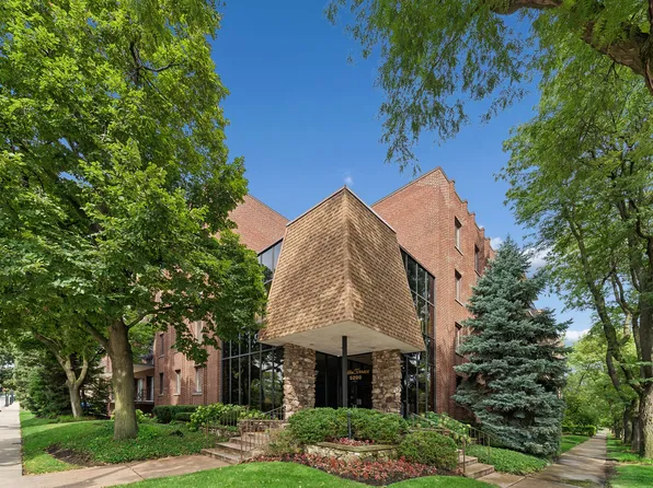 5200 Oakton St APT 408, Skokie, IL 60077
