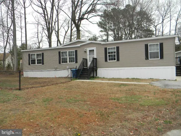 90 N Dragon Dr, Bear, DE 19701