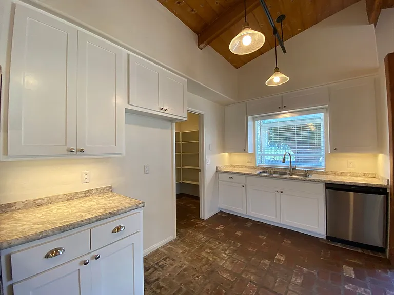 3010 N Broadway — Photo 19