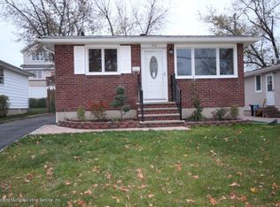 102 Retford Ave, Staten Island, NY 10312