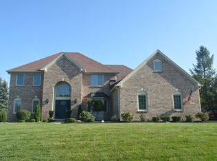 10117 Water Crest Dr, Fishers, IN 46038