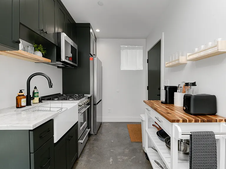 3006 Suncrest Dr #B — Photo 2