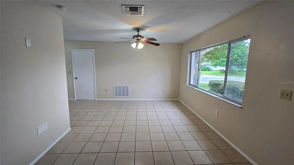 2 bed, 1.0 bath, 824 sqft, $1,475 — Photo 2