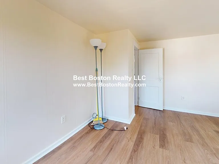 107 Warren St #2 — Photo 4