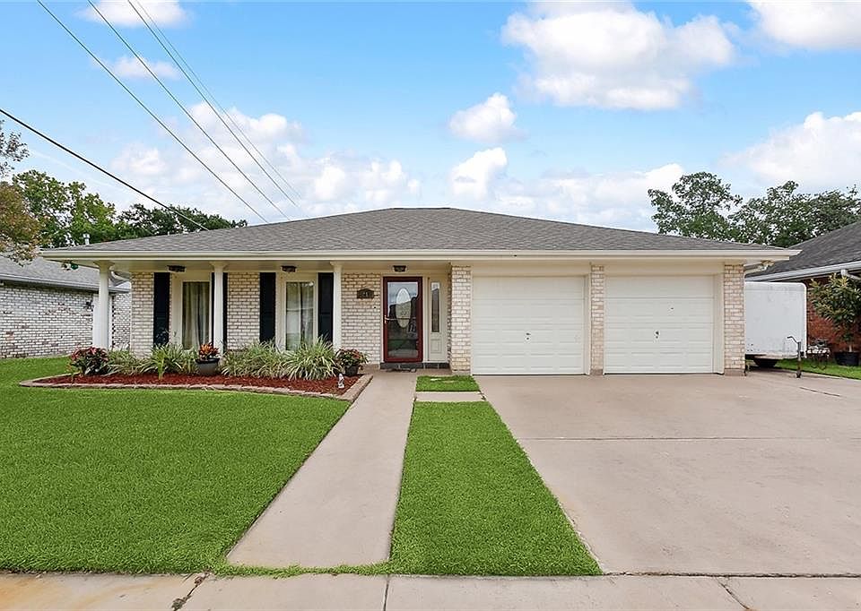 1st image of 24 Brittany Dr