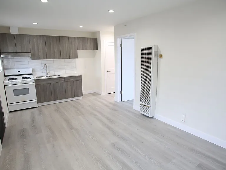 1312 W. Florence Ave — Photo 6