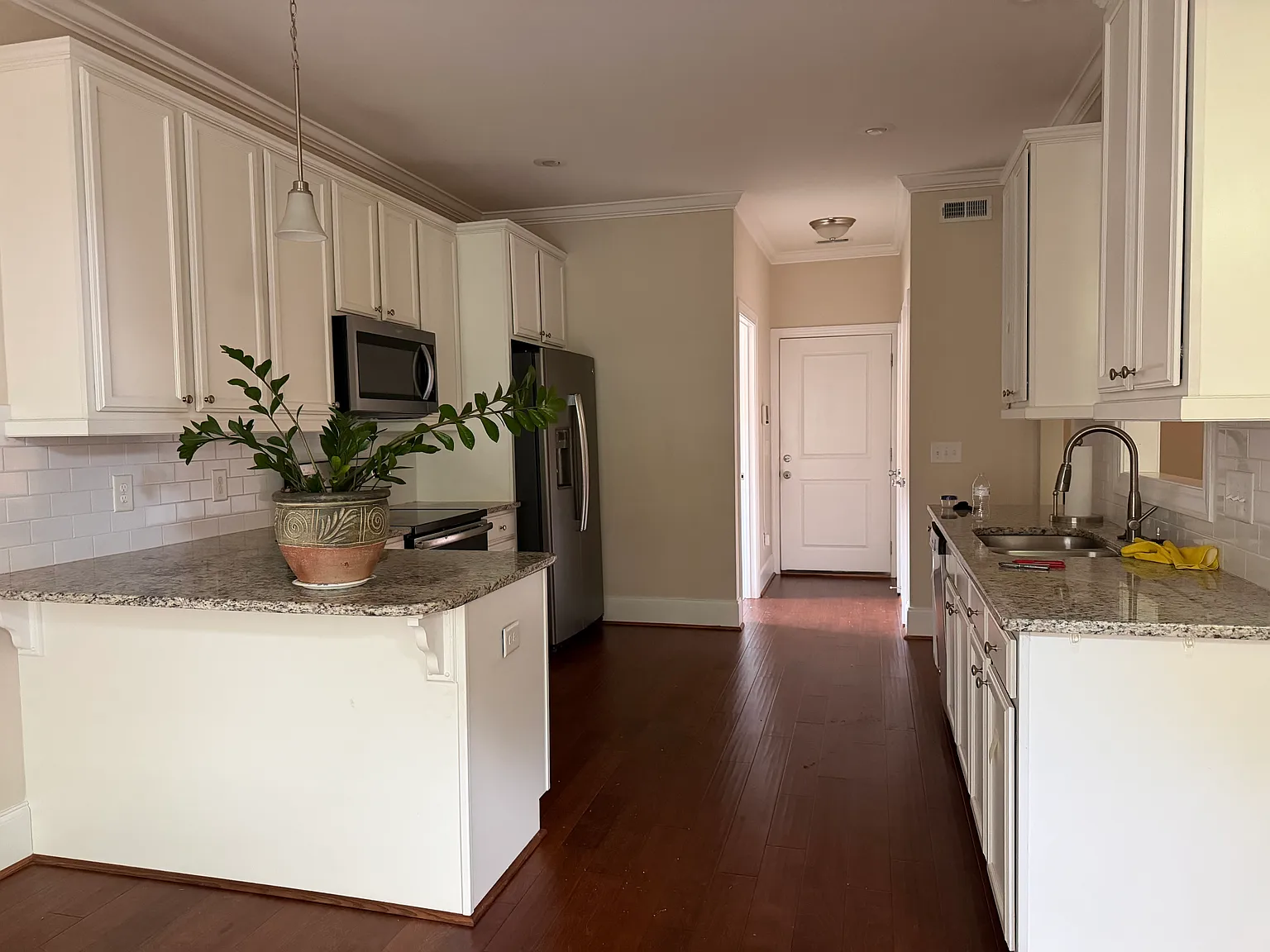 5 bed, 2350 sqft, $2,500 — Photo 4