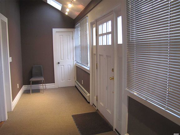4th image of 32 Ludlam Ave