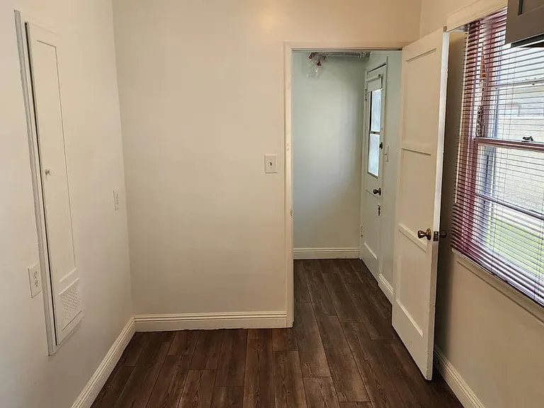 1802 N Pershing Ave — Photo 8