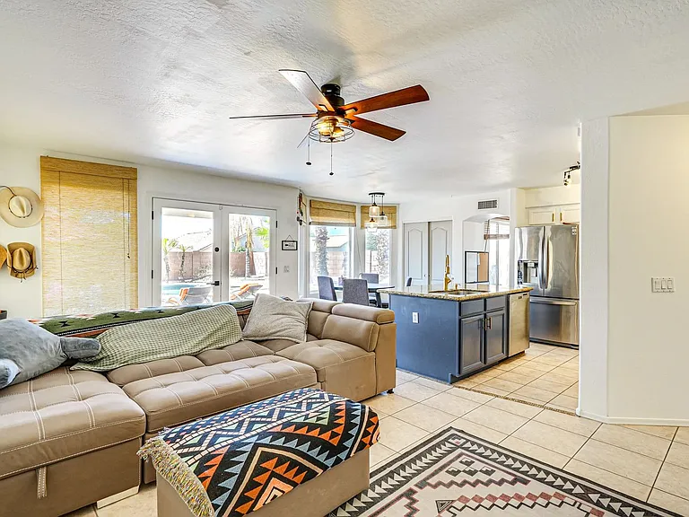 915 E Montoya Ln — Photo 7