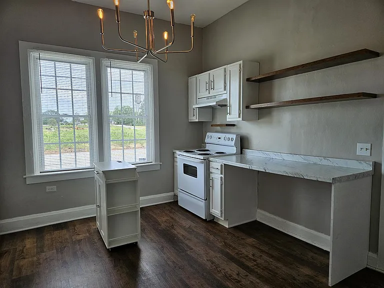 605 Round St — Photo 4