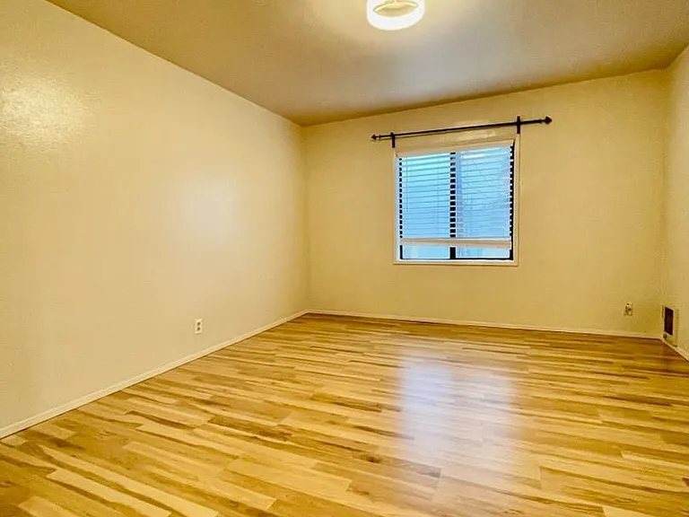 5409 Ivanhoe Pl NE — Photo 21