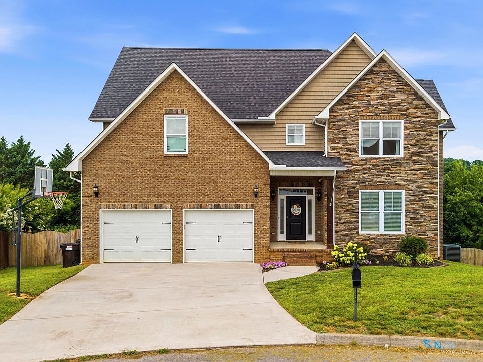 1st image of 705 Huntcliff Ln
