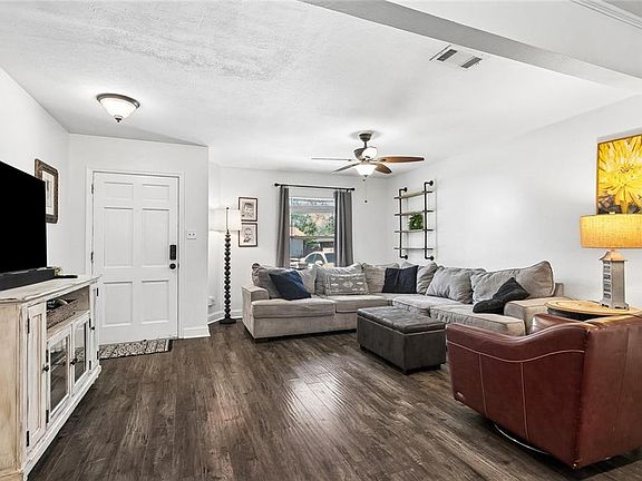 3rd image of 108 Chantilly Ln