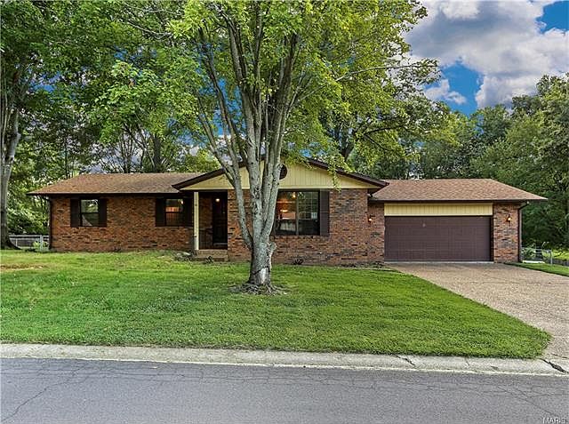 1st image of 16 Squire Dr