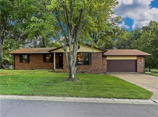 16 Squire Dr, Glen Carbon, IL