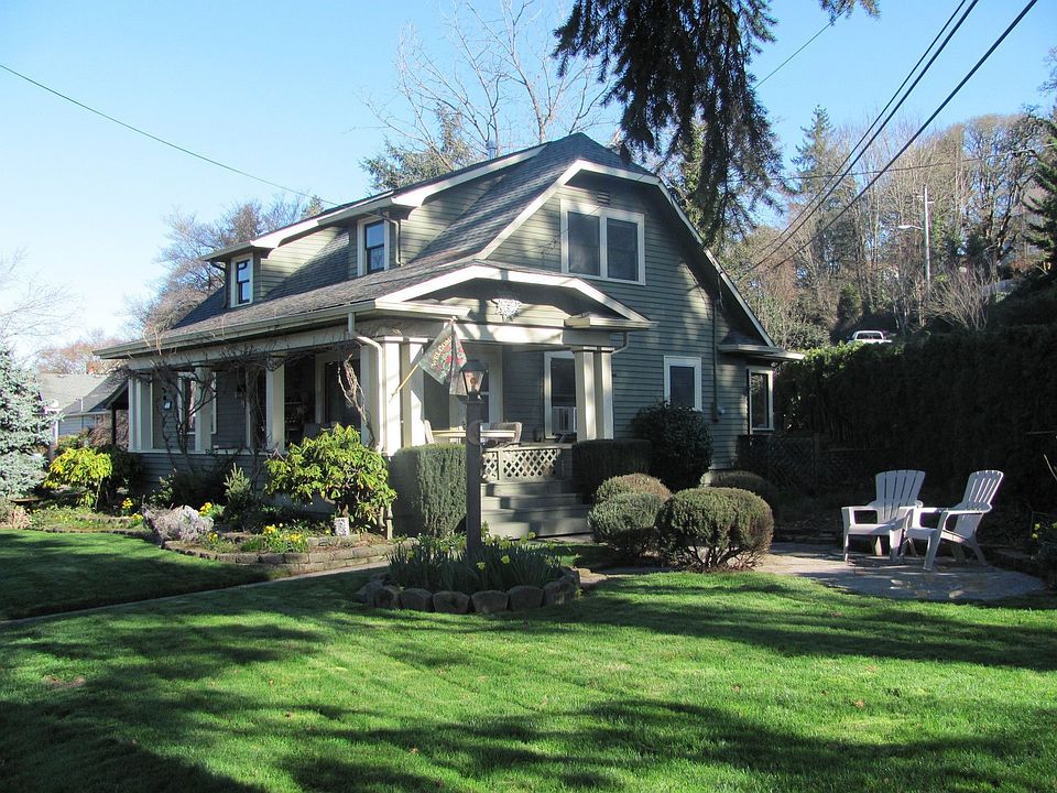 Front of house and yard