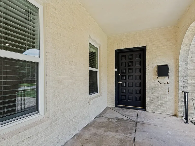 4425 Emerson Ave — Photo 3