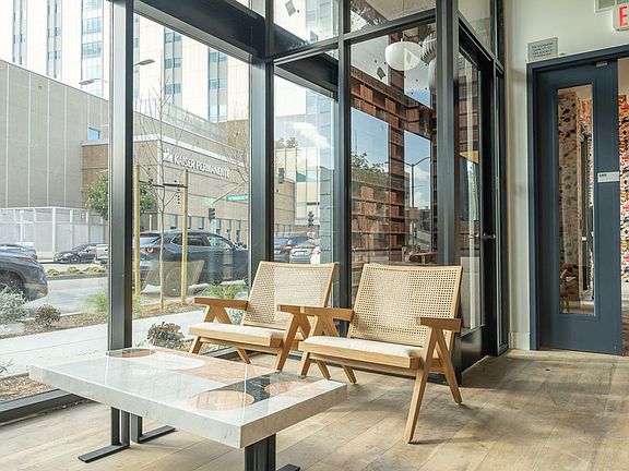 5th image of 240 W Macarthur Blvd #210