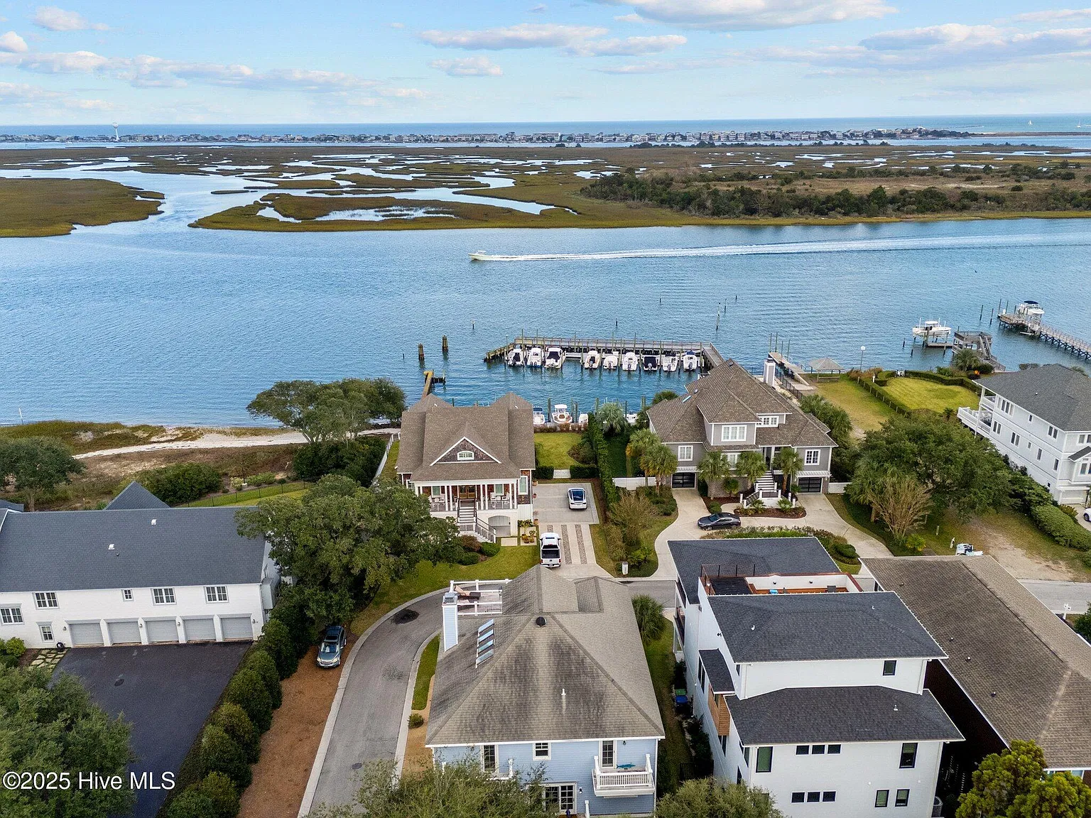 4 bed, 3.5 bath, 4050 sqft, $7,000 — Photo 3