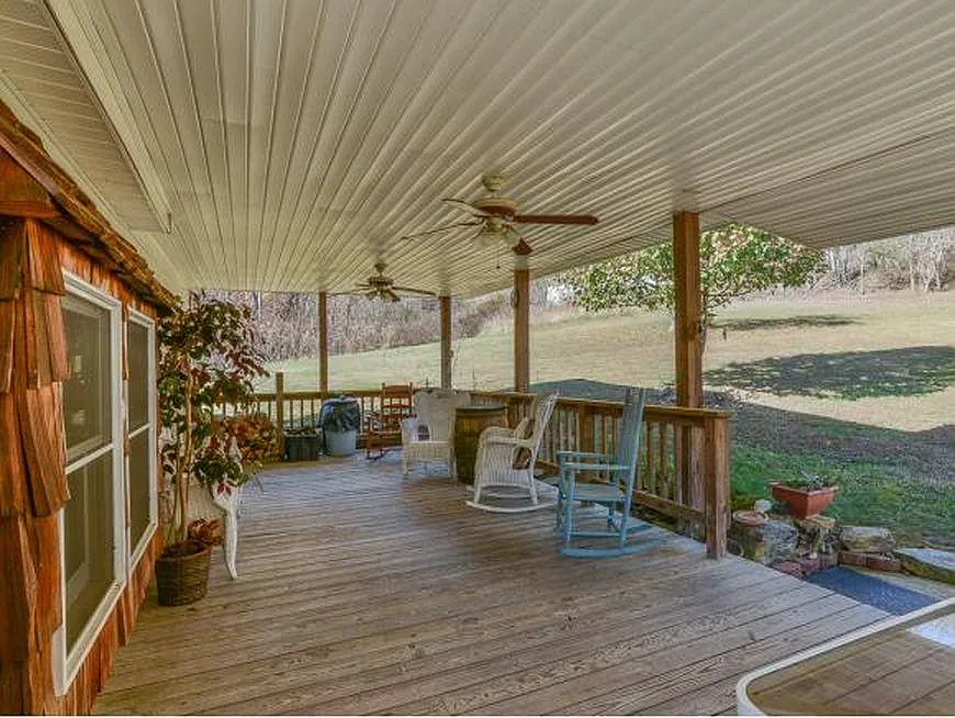 492 Olinger Dr — Photo 2