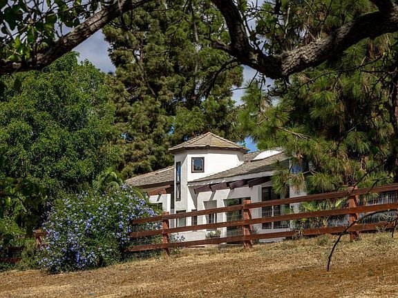 2nd image of 18244 Paseo Victoria