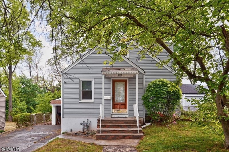1st image of 129 Pake St