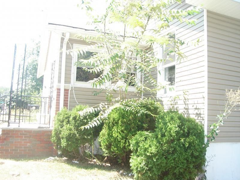 2nd image of 306 Colonial Ave