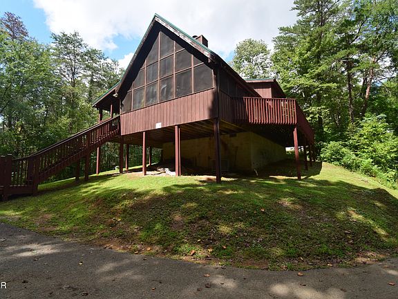2nd image of 1502 Ridgecrest Dr