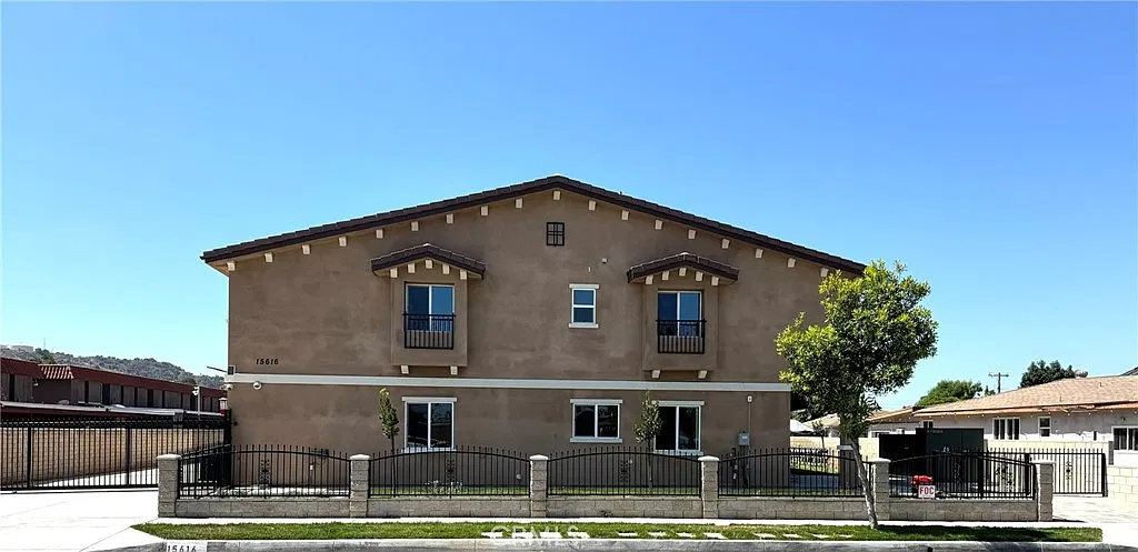 Studio, 1.5 bath, 593 sqft, $1,750 — Photo 1