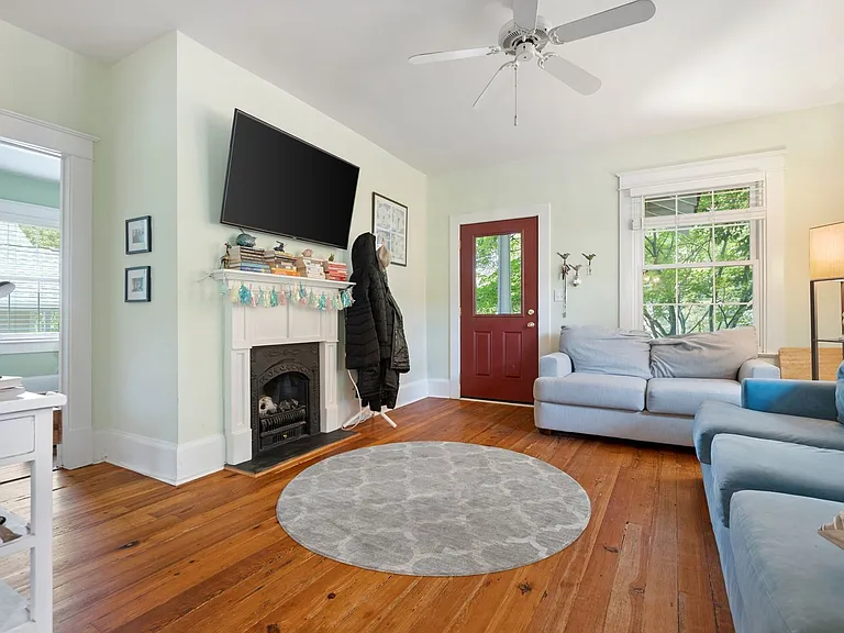 613 Elm St — Photo 5