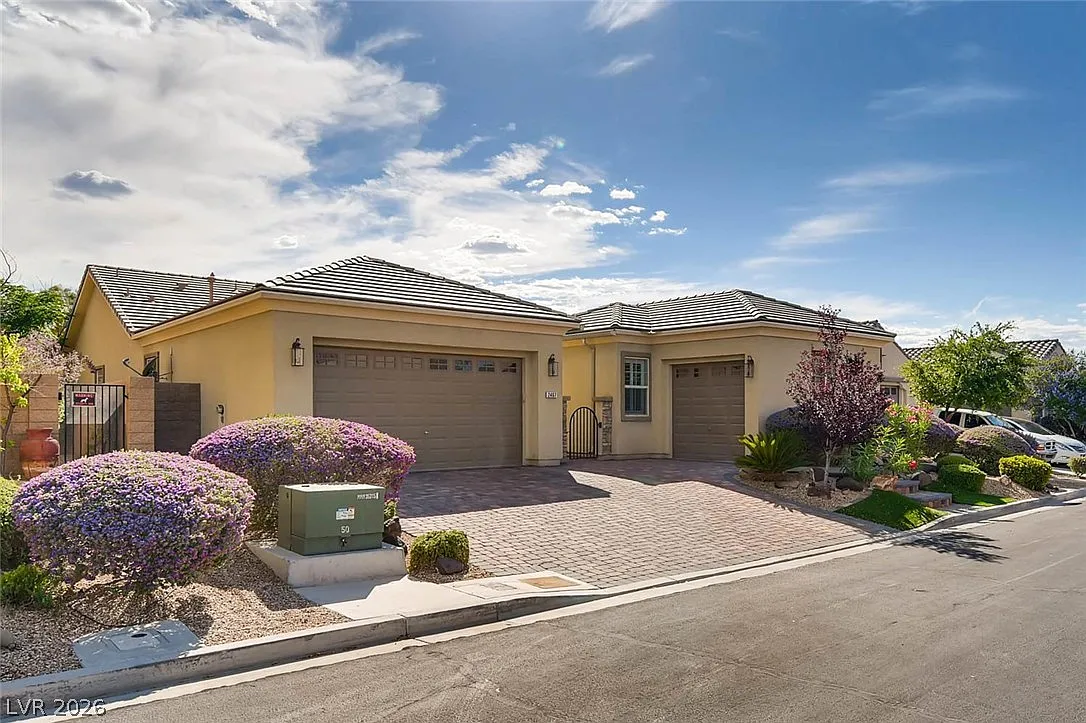4 bed, 3.0 bath, 2637 sqft, $3,000 — Photo 1