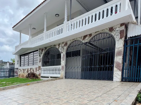 Calle 5 #Urb, Bayamon, PR 00957